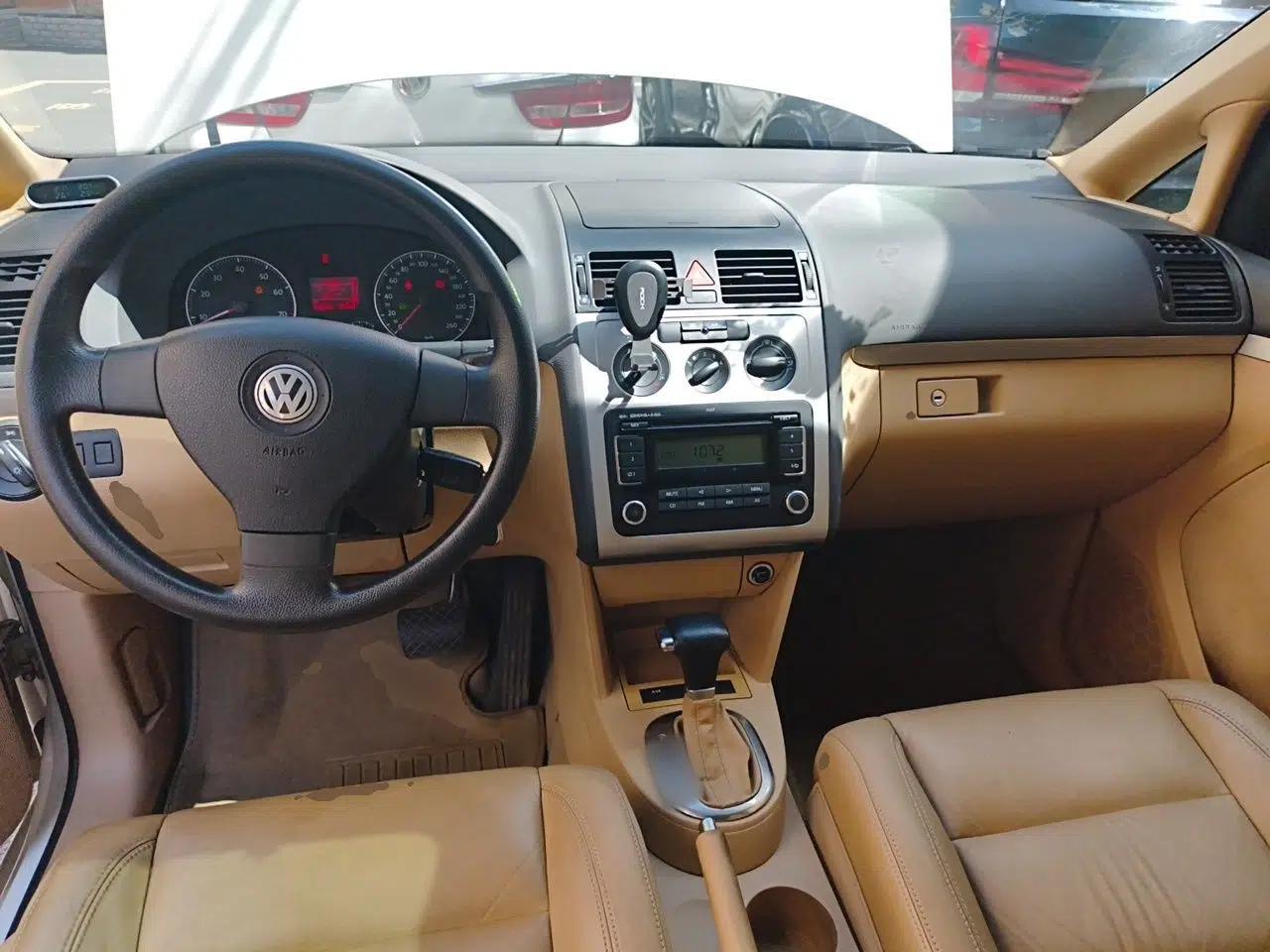 Volkswagen Touran 2008 2.0L Zhiya Edition Automatic 5 Seats — миниатюра 9