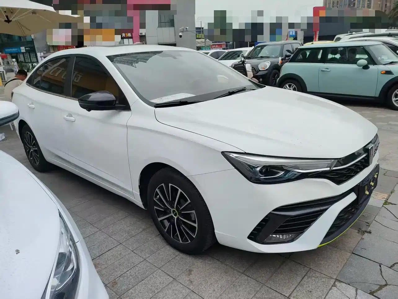 Roewe i5 2021 1.5L CVT Comfort Edition — миниатюра 3