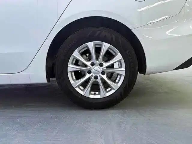 Roewe i5 2026 1.5L Manual Comfort Edition — миниатюра 11