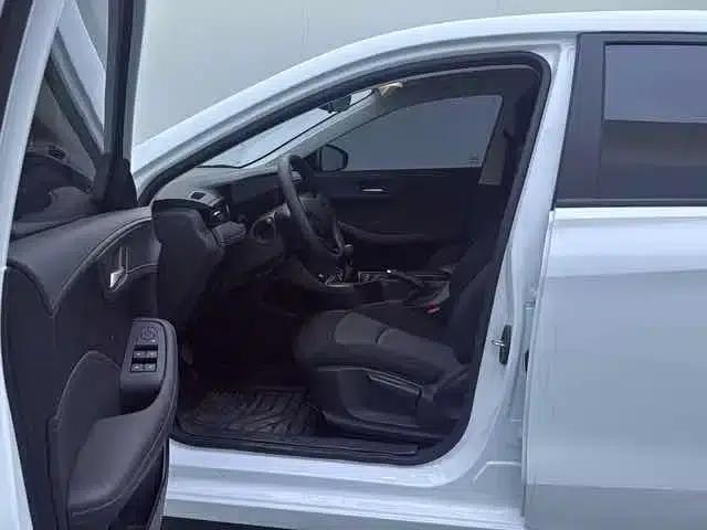 Roewe i5 2026 1.5L Manual Comfort Edition — миниатюра 16