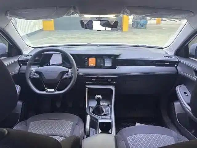 Roewe i5 2026 1.5L Manual Comfort Edition — миниатюра 7