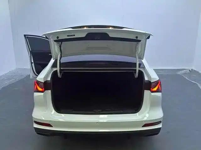 Roewe i5 2026 1.5L Manual Comfort Edition — миниатюра 10