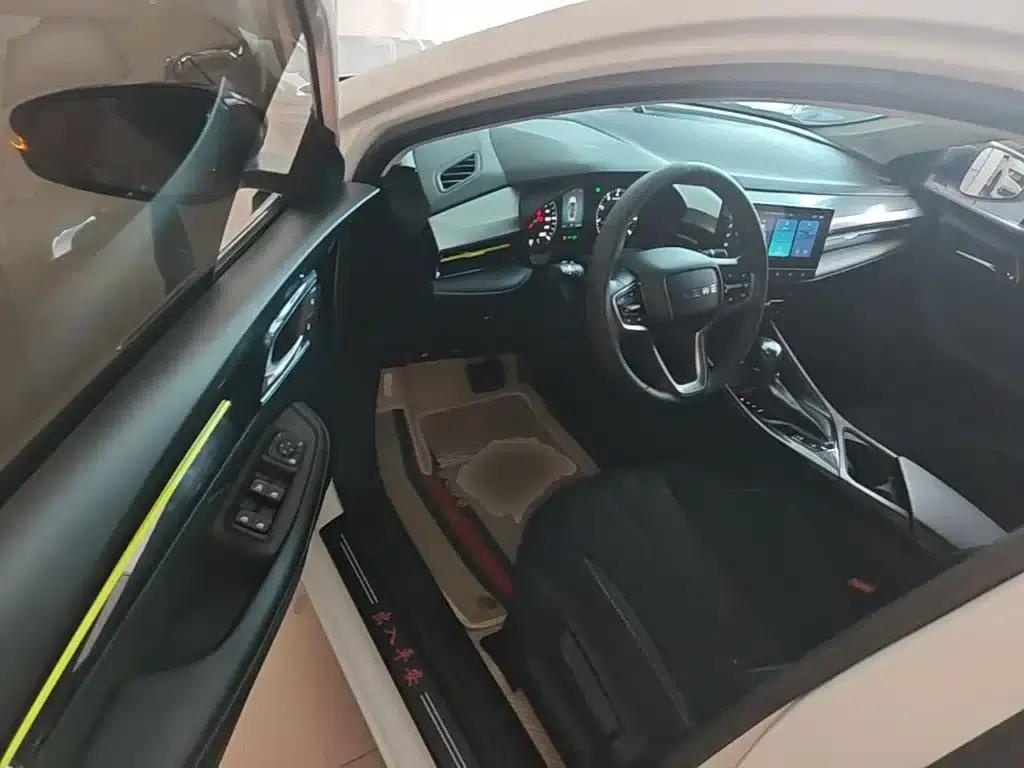 Roewe i5 2021 1.5L CVT Platinum Edition — миниатюра 16