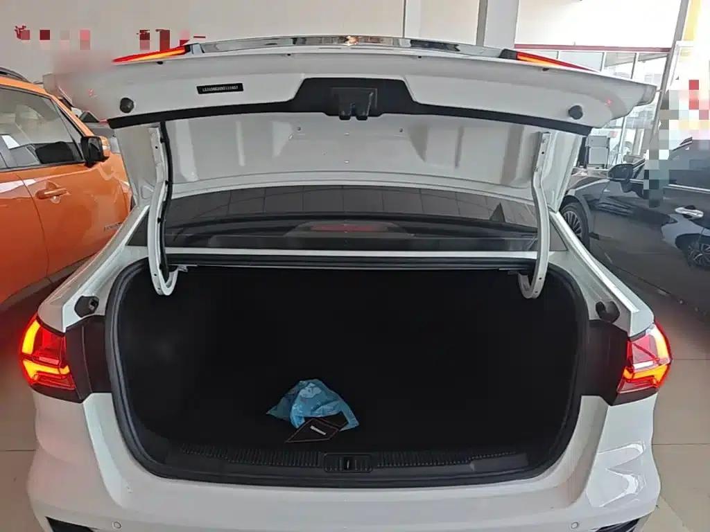 Roewe i5 2021 1.5L CVT Platinum Edition — миниатюра 19
