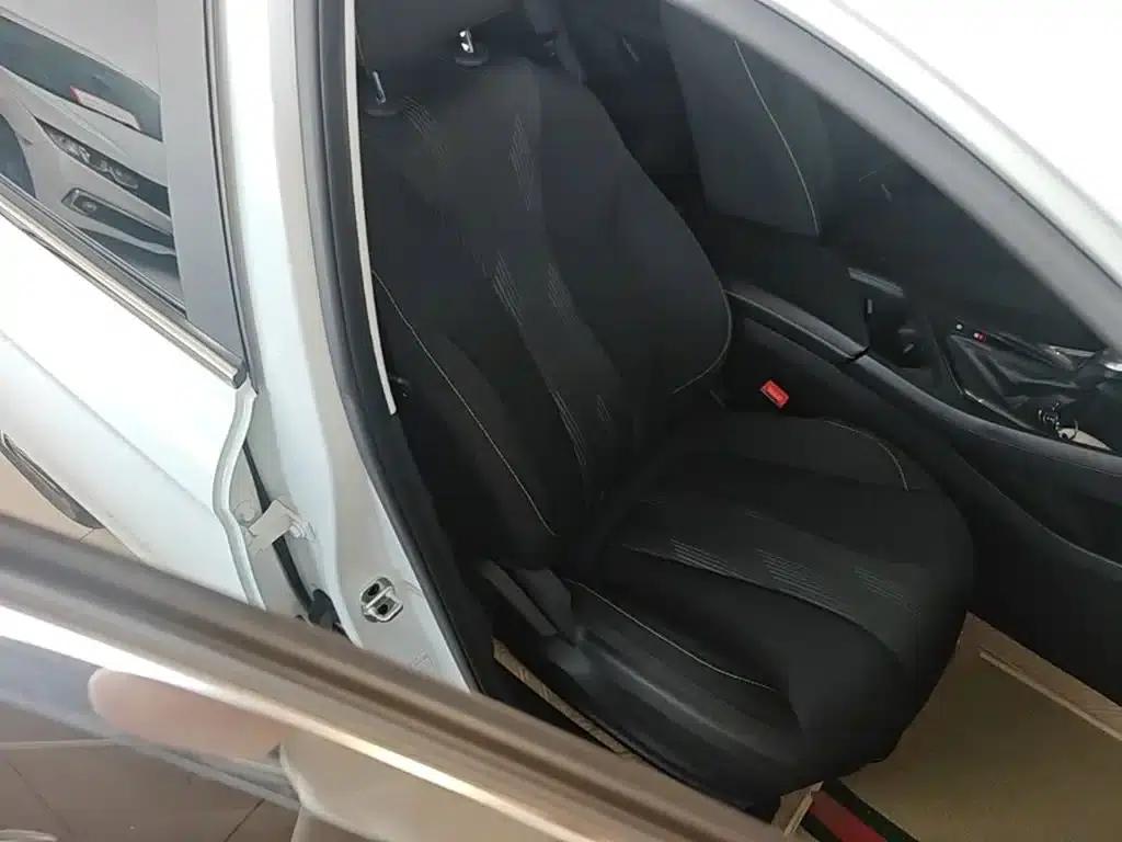 Roewe i5 2021 1.5L CVT Platinum Edition — миниатюра 25