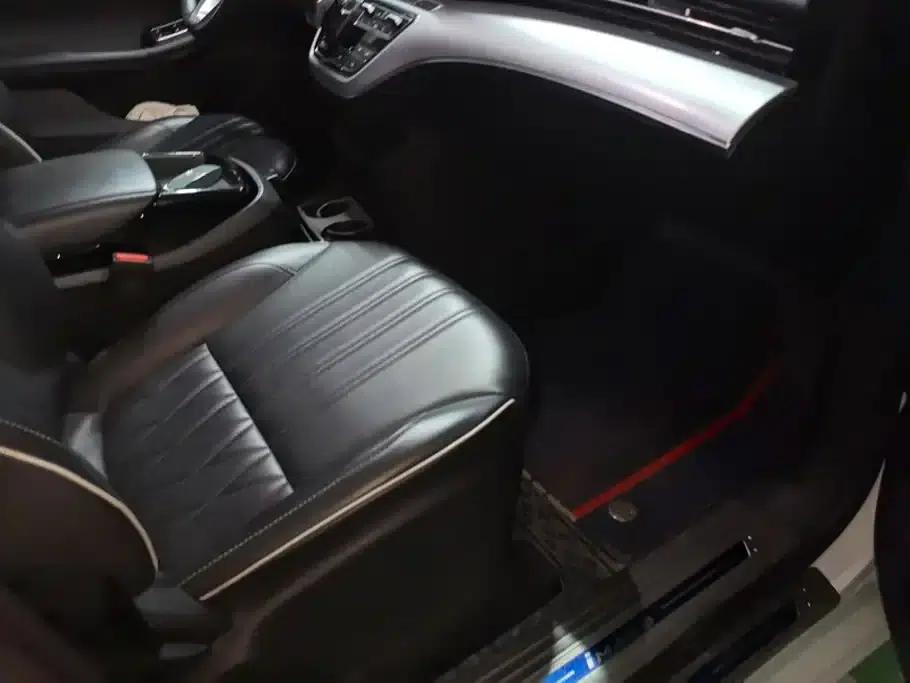 Roewe iMAX8 2022 400TGI Flagship Edition — миниатюра 8