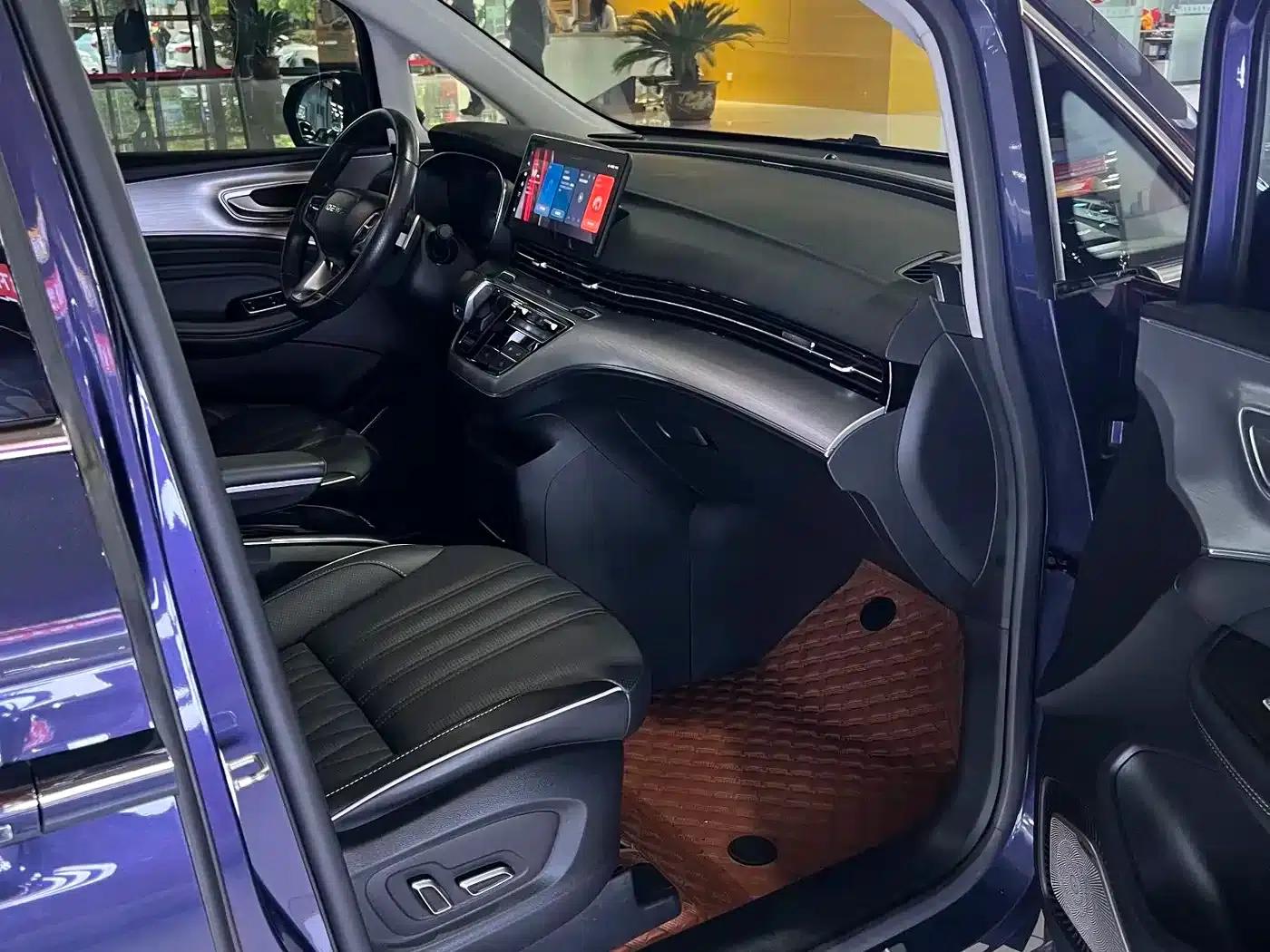 Roewe iMAX8 2021 400TGI Supreme Series Premium Edition — миниатюра 8