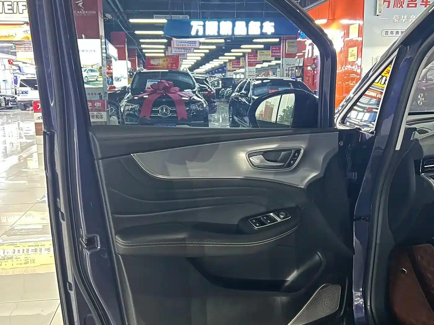 Roewe iMAX8 2021 400TGI Supreme Series Premium Edition — миниатюра 9