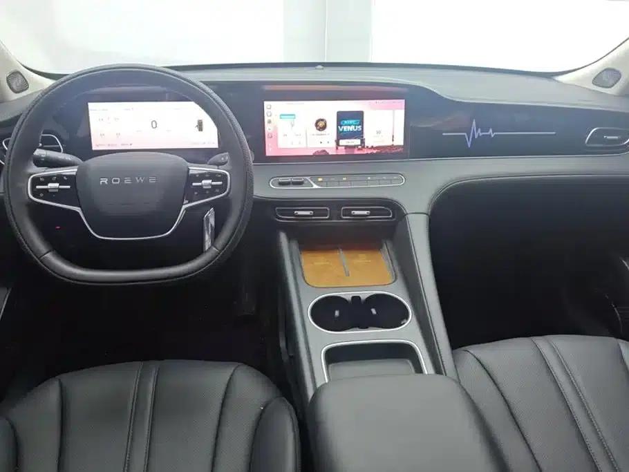 Roewe D7 2025 DMH 125km World Champion Edition — миниатюра 12