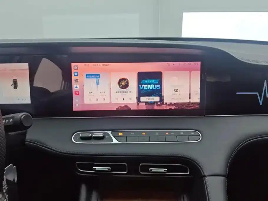 Roewe D7 2025 DMH 125km World Champion Edition — миниатюра 13