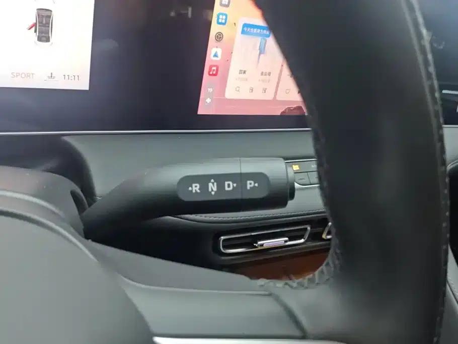 Roewe D7 2025 DMH 125km World Champion Edition — миниатюра 16