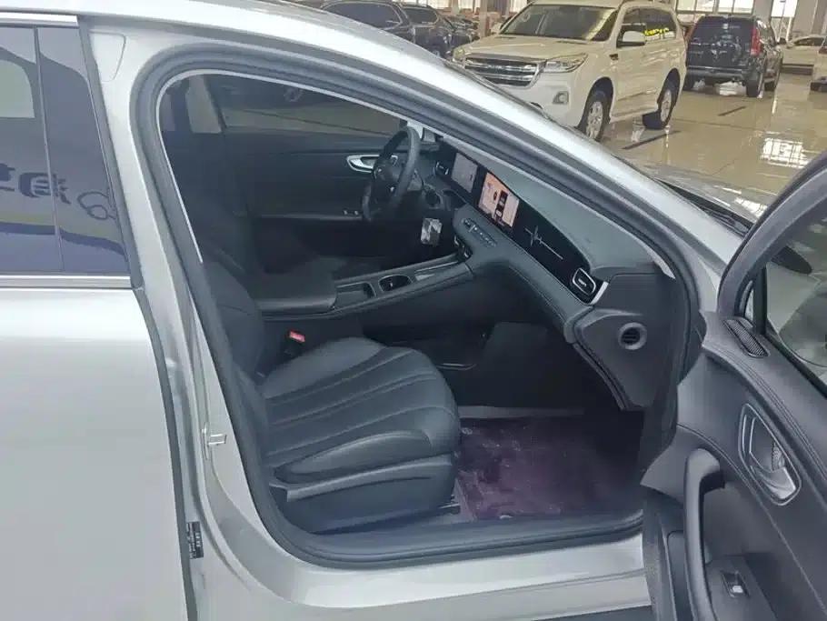 Roewe D7 2025 DMH 125km World Champion Edition — миниатюра 8