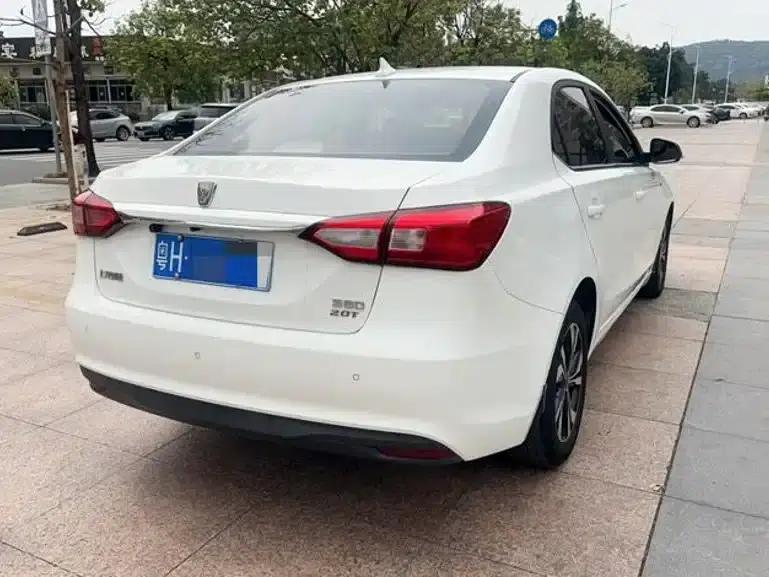 Roewe 360 2017 1.5L Automatic Deluxe Edition — миниатюра 4