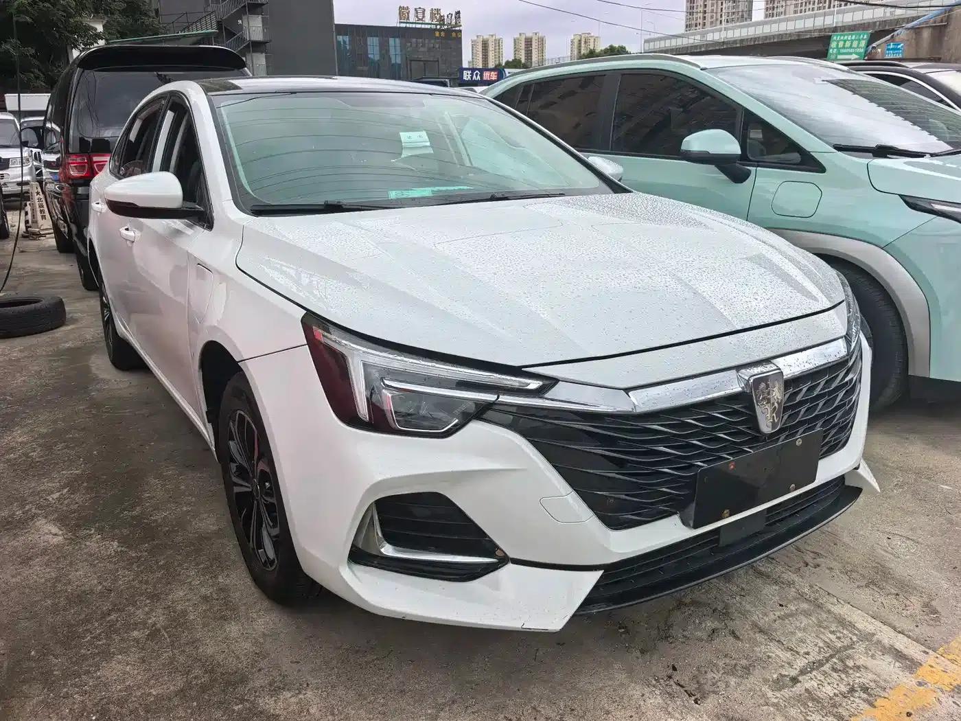 Roewe i6 MAX New Energy 2023 EV 420 Panoramic Roof Special Edition — миниатюра 3