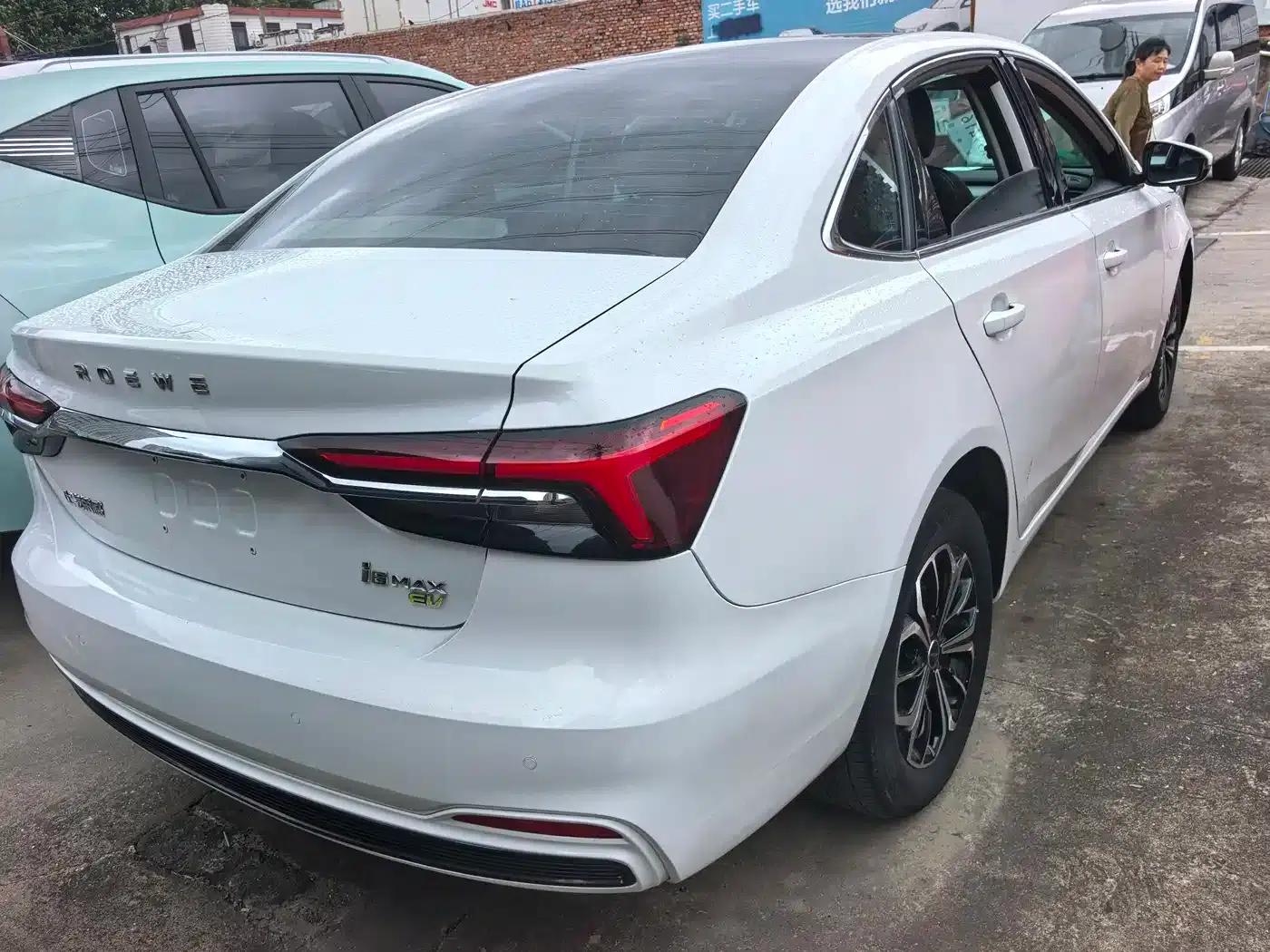 Roewe i6 MAX New Energy 2023 EV 420 Panoramic Roof Special Edition — миниатюра 4