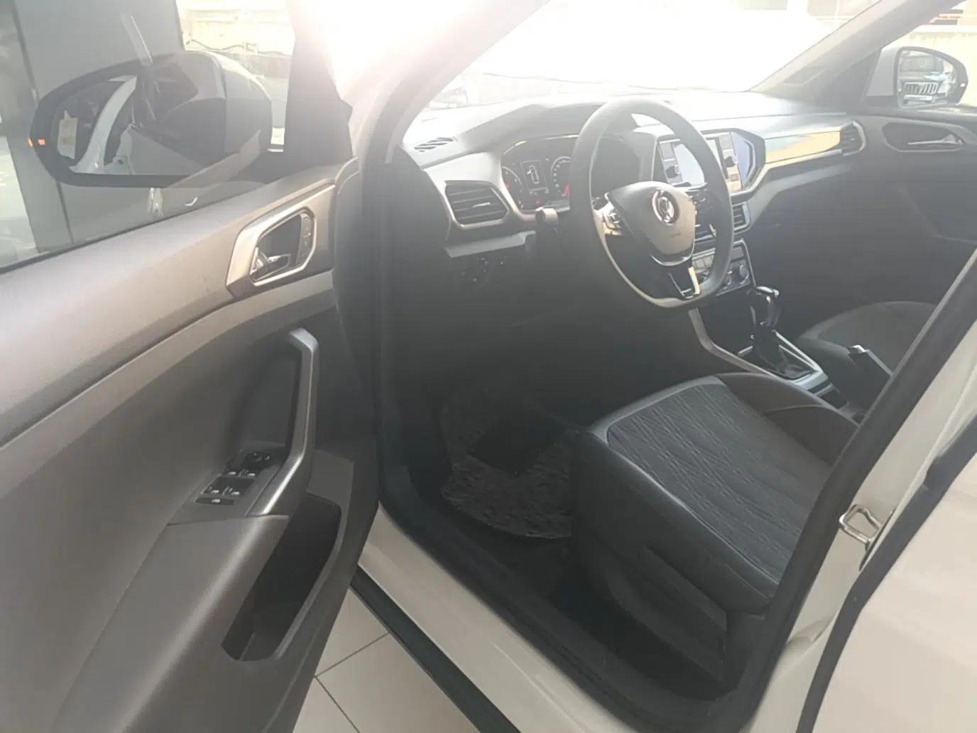 Volkswagen T-Cross 2019 1.5L Automatic Comfort Edition — миниатюра 23