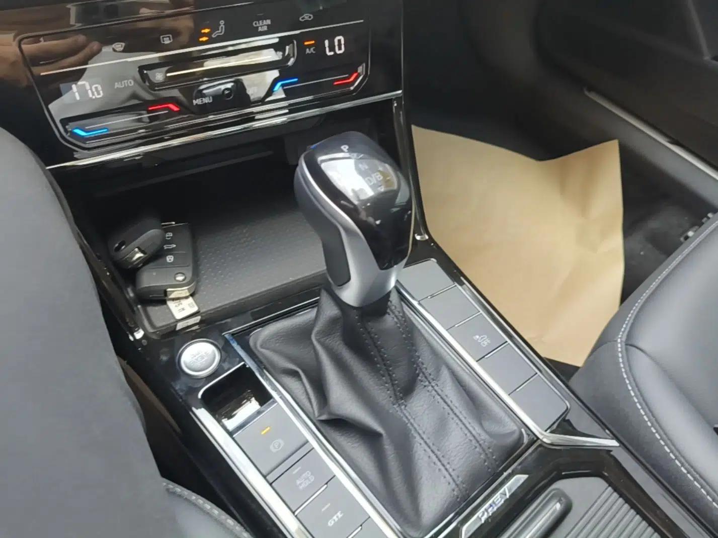 Volkswagen Passat New Energy 2025 430 PHEV Hybrid Business Edition — миниатюра 16