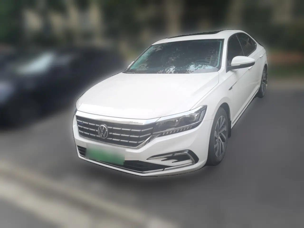 Volkswagen Passat New Energy 2020 430 PHEV Hybrid Luxury Edition China VI Standard — миниатюра 1