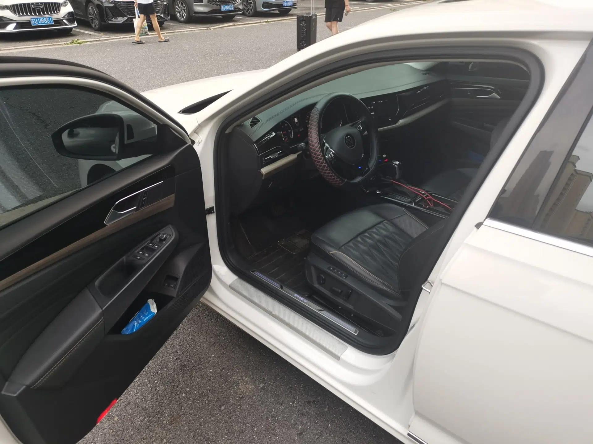Volkswagen Passat New Energy 2020 430 PHEV Hybrid Luxury Edition China VI Standard — миниатюра 16