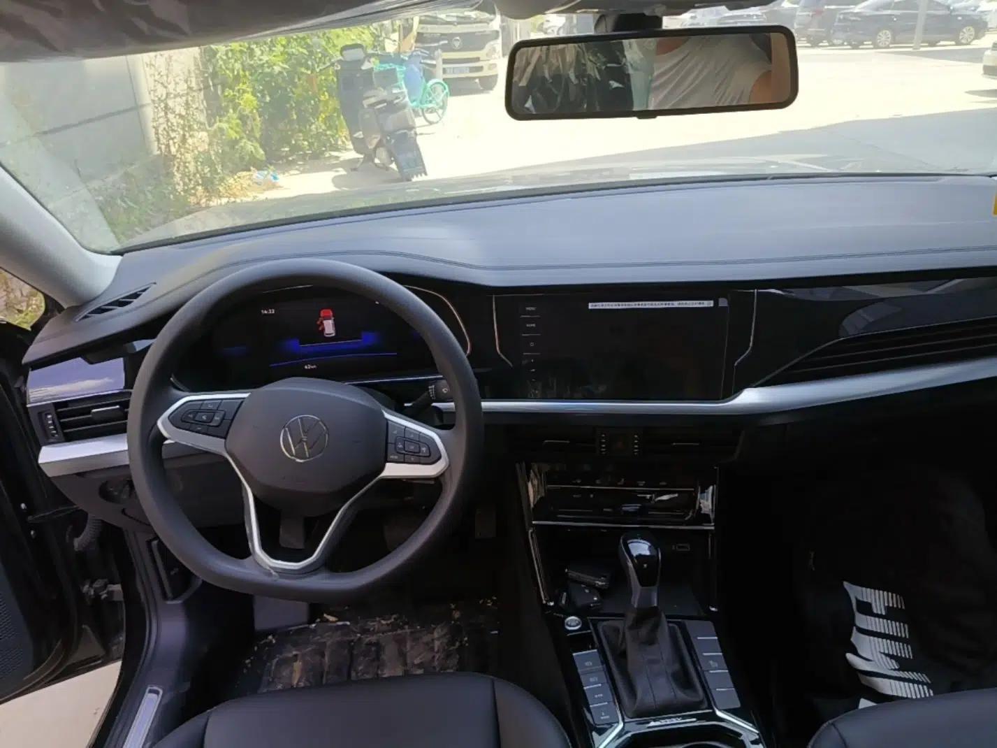 Volkswagen Passat New Energy 2025 430 PHEV Hybrid Business Edition — миниатюра 12