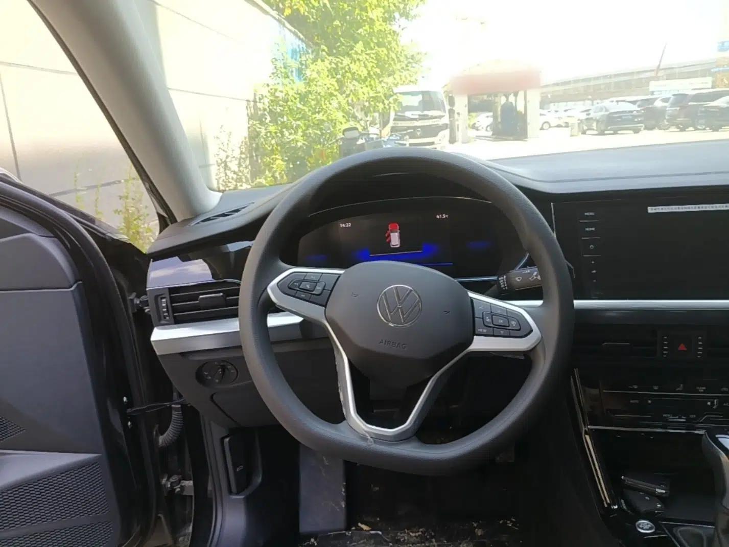 Volkswagen Passat New Energy 2025 430 PHEV Hybrid Business Edition — миниатюра 13