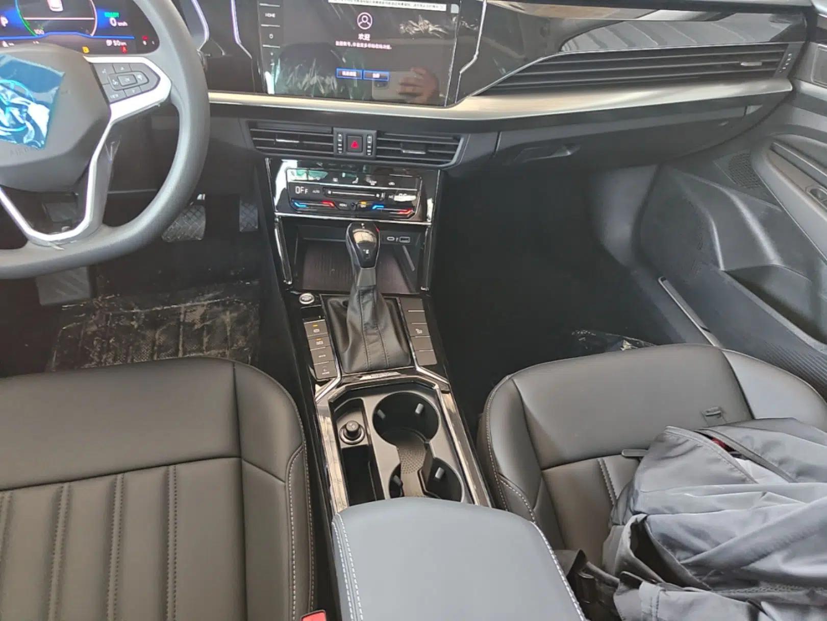 Volkswagen Passat New Energy 2025 430 PHEV Hybrid Business Edition — миниатюра 16