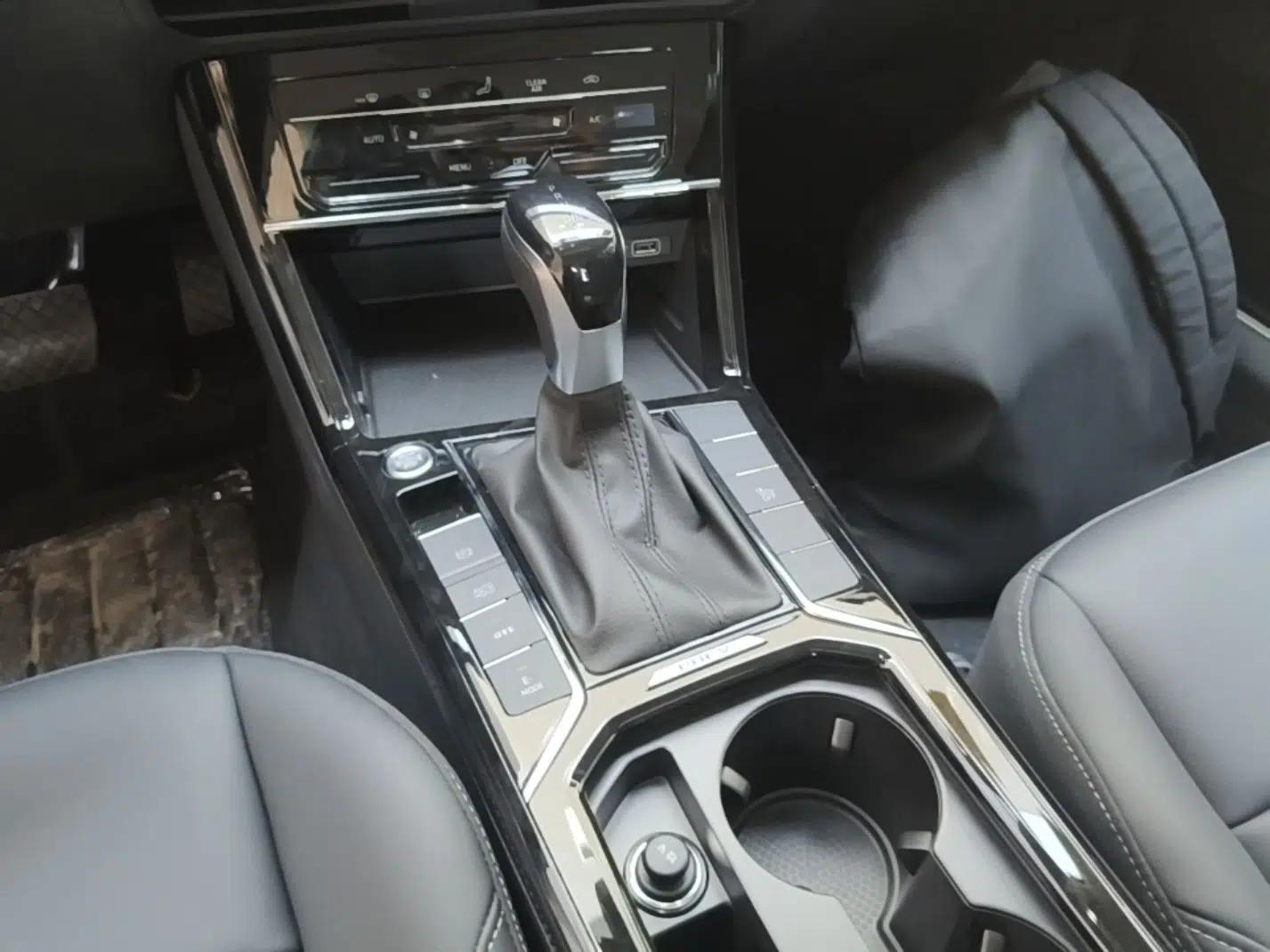 Volkswagen Passat New Energy 2025 430 PHEV Hybrid Business Edition — миниатюра 16