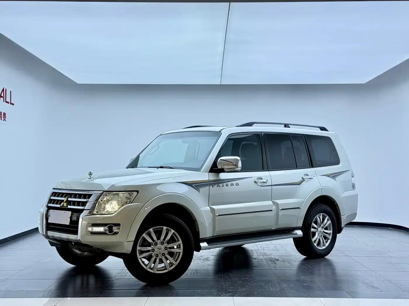 2019 Pajero (Imported) V97 3.8L Automatic — миниатюра 1