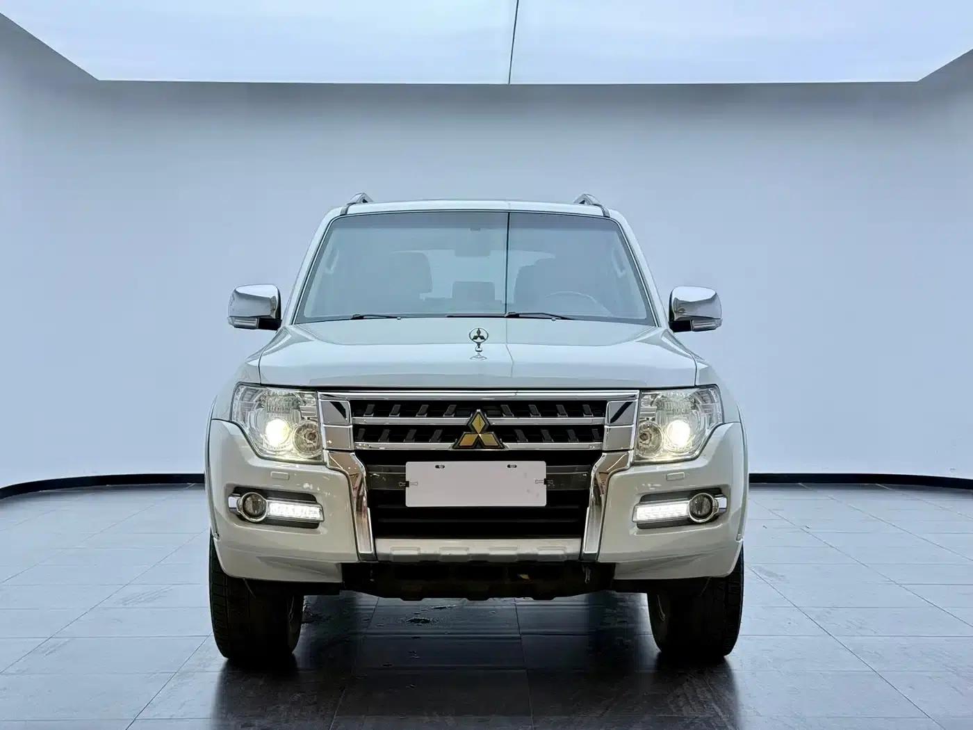 2019 Pajero (Imported) V97 3.8L Automatic — миниатюра 2
