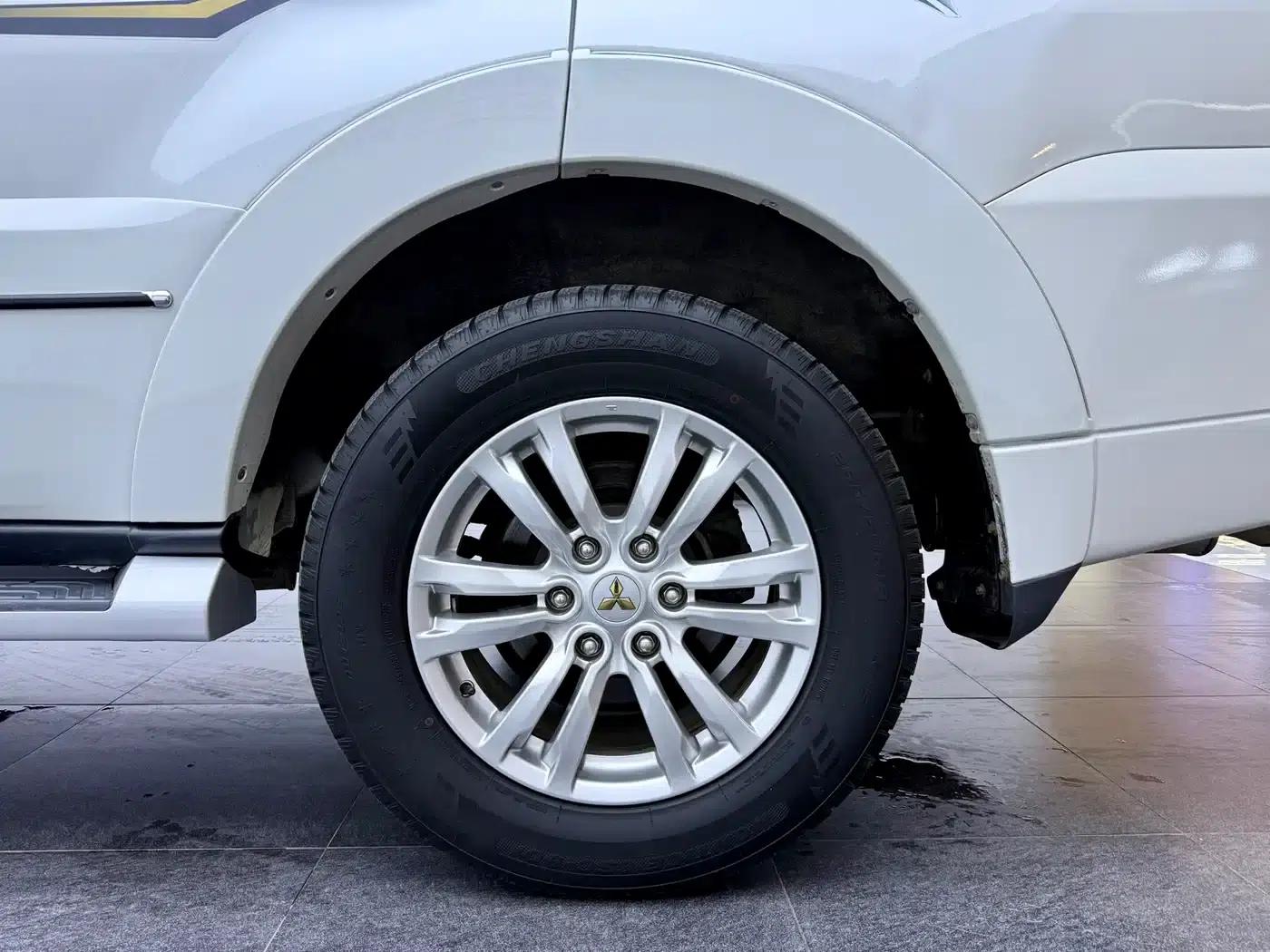2019 Pajero (Imported) V97 3.8L Automatic — миниатюра 22