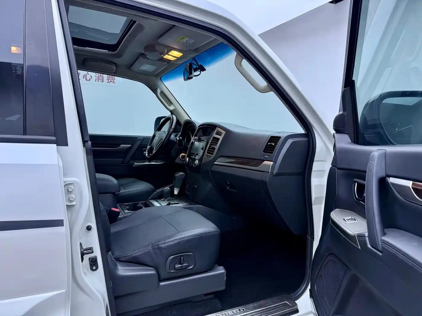 2019 Pajero (Imported) V97 3.8L Automatic — миниатюра 7
