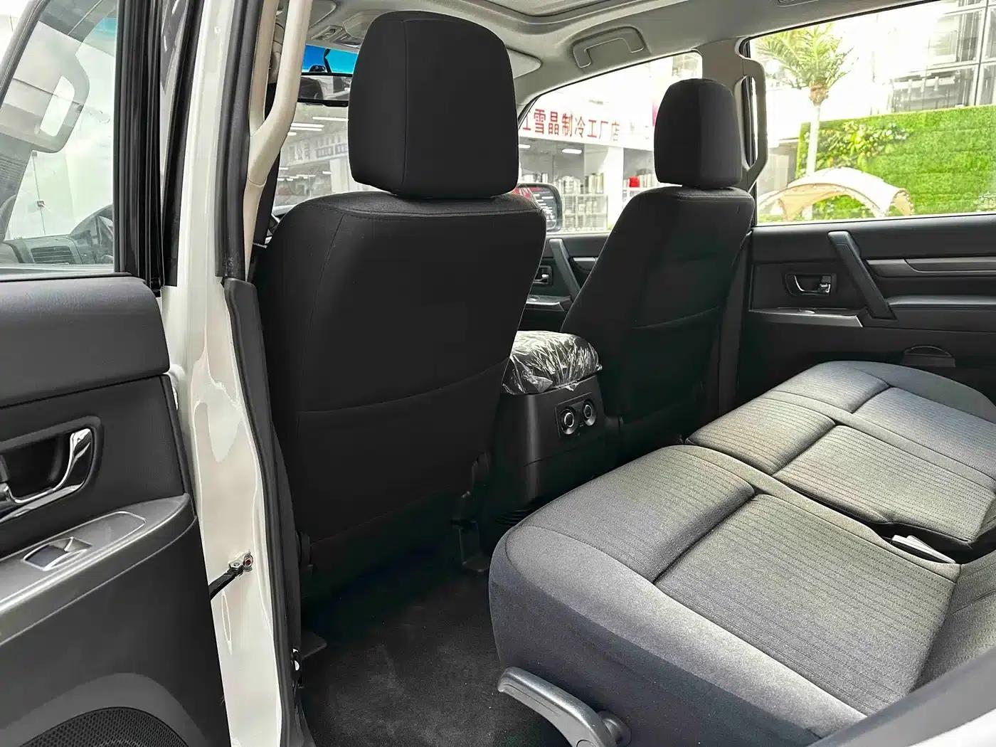 2020 Pajero (Imported) 3.0L Automatic Standard Edition — миниатюра 14
