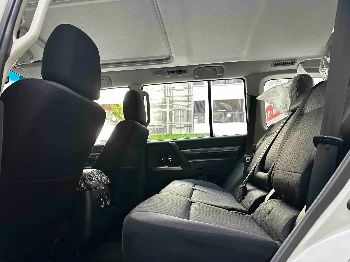 2020 Pajero (Imported) 3.0L Automatic Standard Edition — миниатюра 15