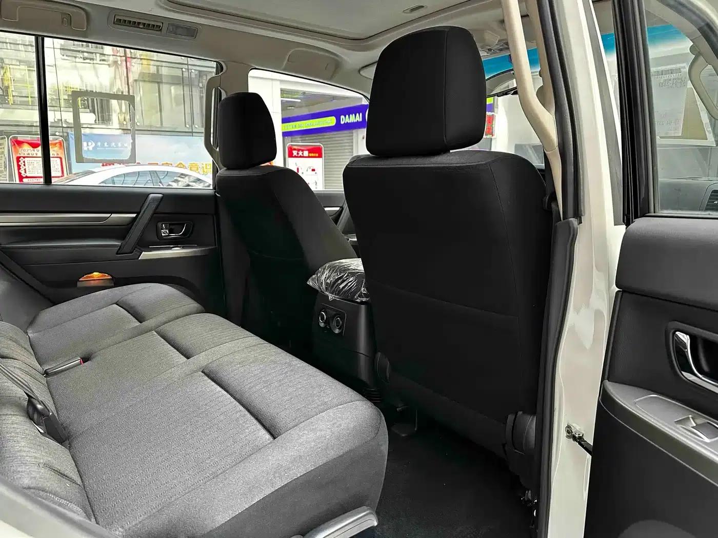 2020 Pajero (Imported) 3.0L Automatic Standard Edition — миниатюра 19