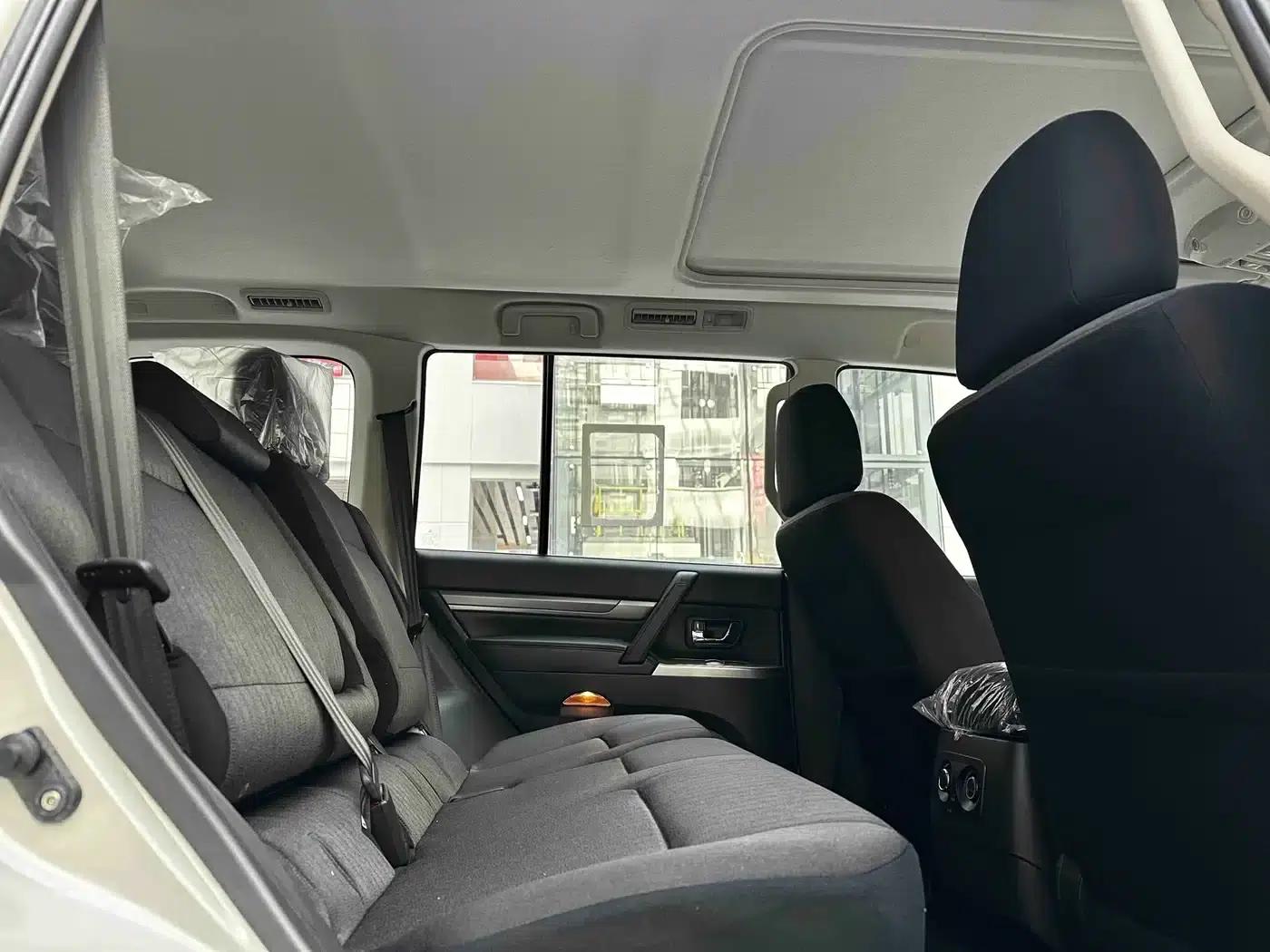 2020 Pajero (Imported) 3.0L Automatic Standard Edition — миниатюра 20