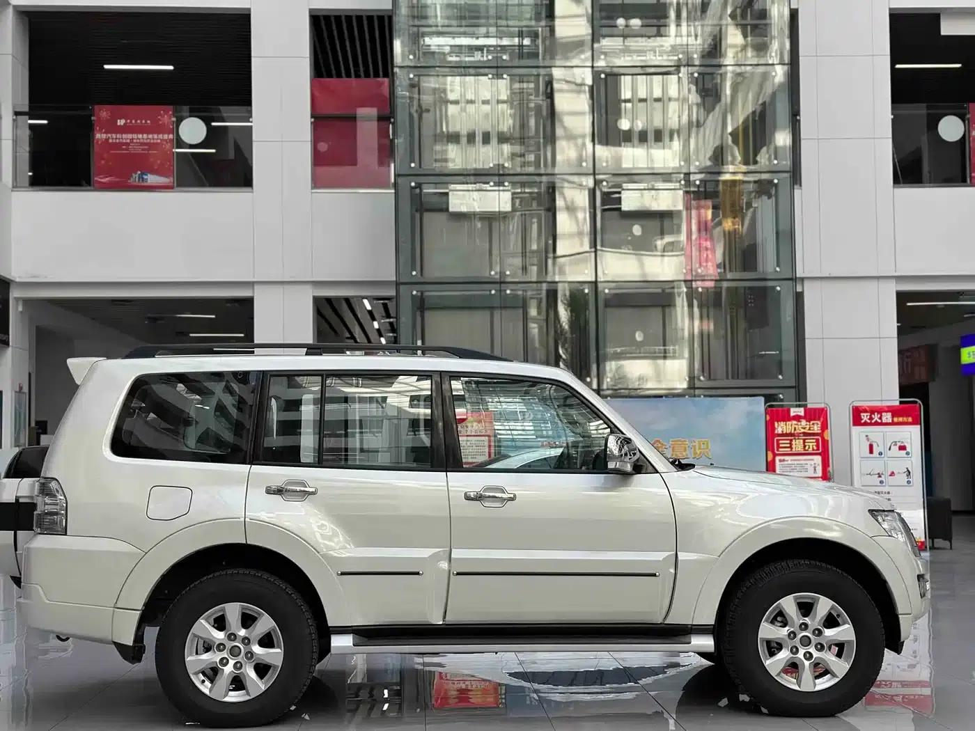 2020 Pajero (Imported) 3.0L Automatic Standard Edition — миниатюра 4