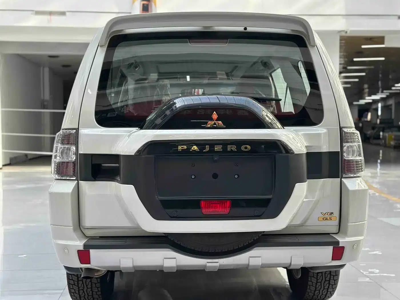 2020 Pajero (Imported) 3.0L Automatic Standard Edition — миниатюра 6