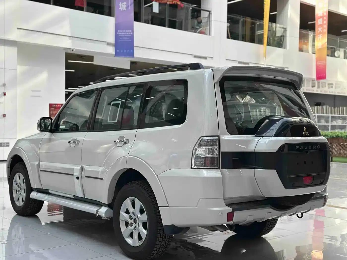 2020 Pajero (Imported) 3.0L Automatic Standard Edition — миниатюра 7