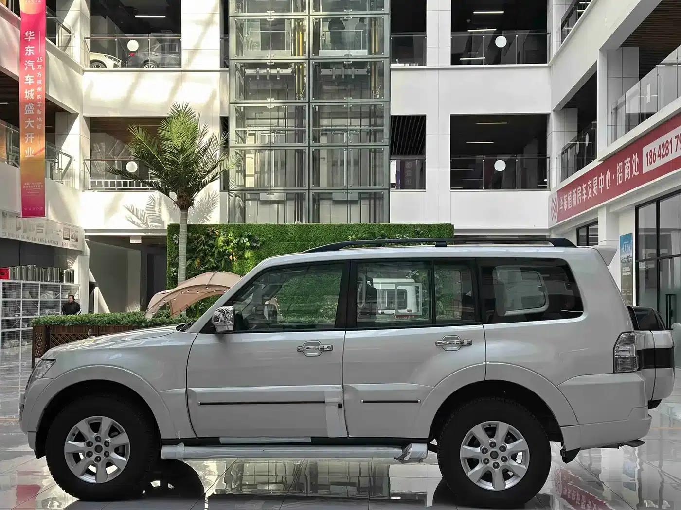 2020 Pajero (Imported) 3.0L Automatic Standard Edition — миниатюра 8