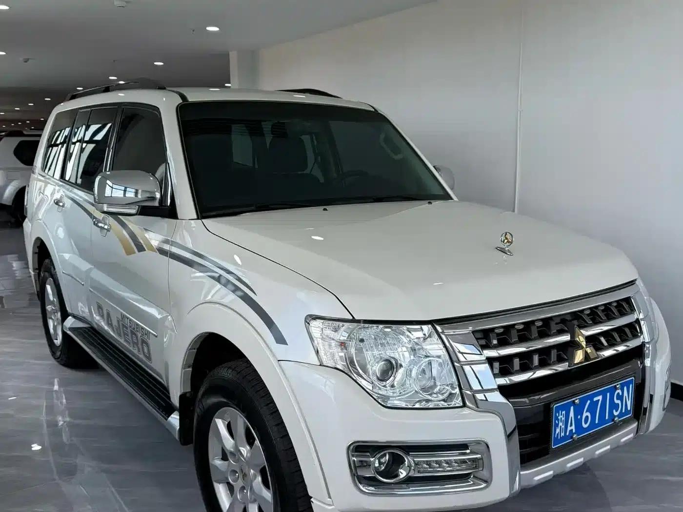 2020 Pajero Imported 3.0L Automatic Luxury Edition — миниатюра 2