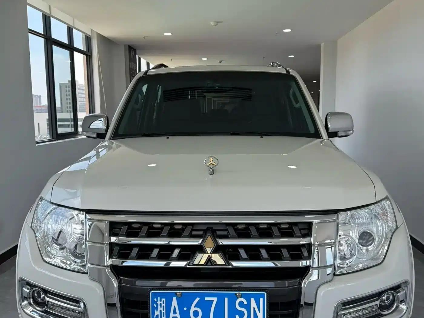 2020 Pajero Imported 3.0L Automatic Luxury Edition — миниатюра 5