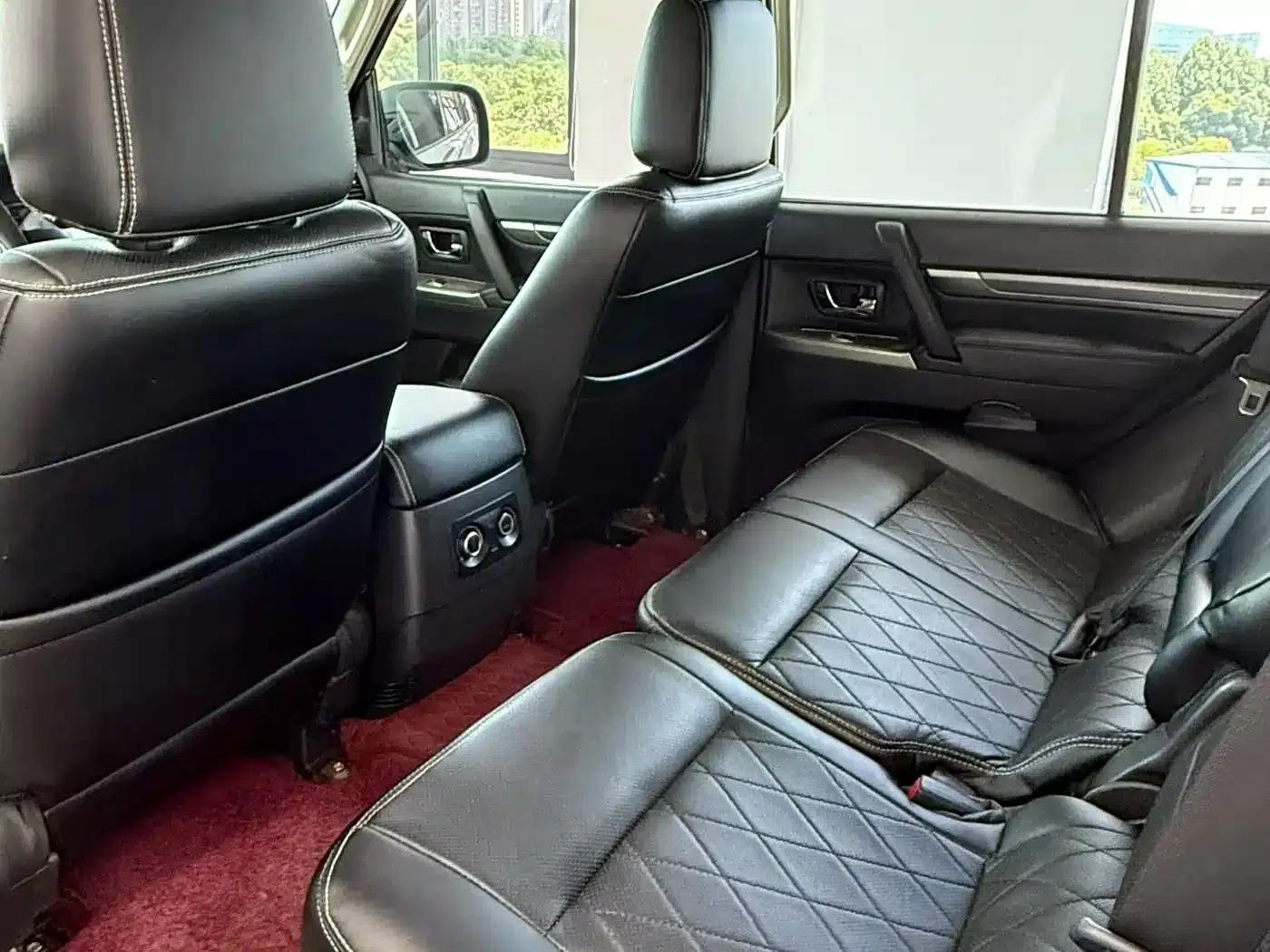 2020 Pajero Imported 3.0L Automatic Luxury Edition — миниатюра 6