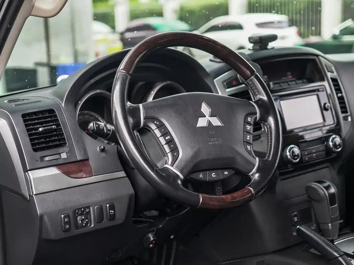 2018 Pajero (Imported) V87 3.8L Middle East Version — миниатюра 11