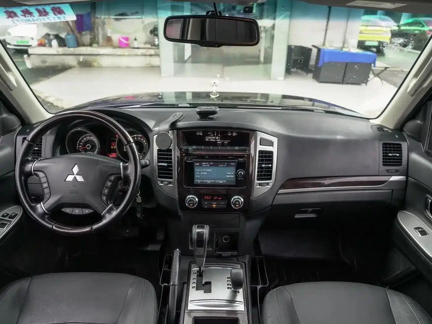 2018 Pajero (Imported) V87 3.8L Middle East Version — миниатюра 19