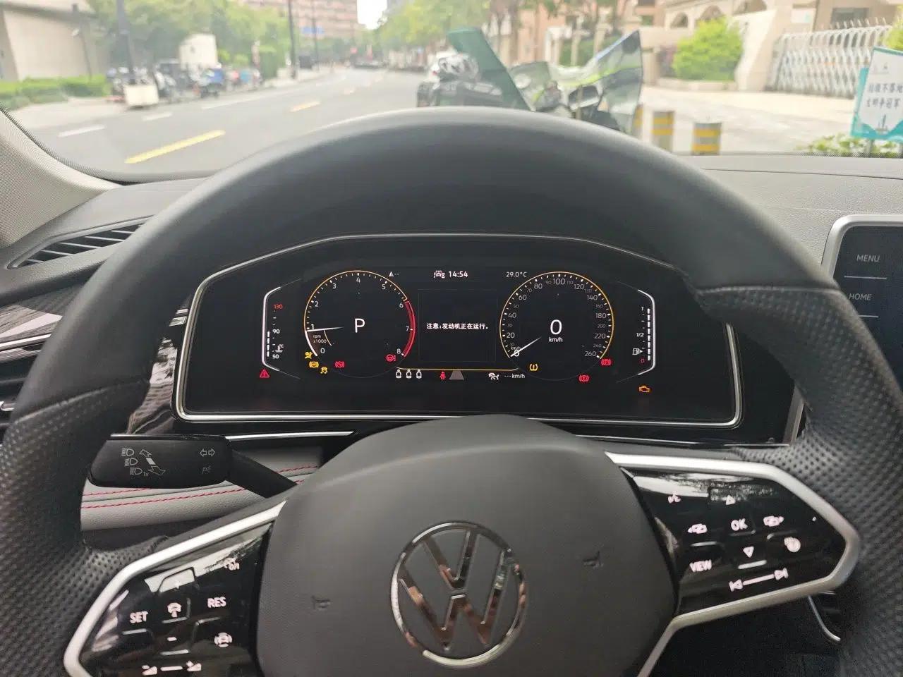 Volkswagen Tiguan X 2022 330TSI Two-Wheel-Drive Flagship Edition — миниатюра 11