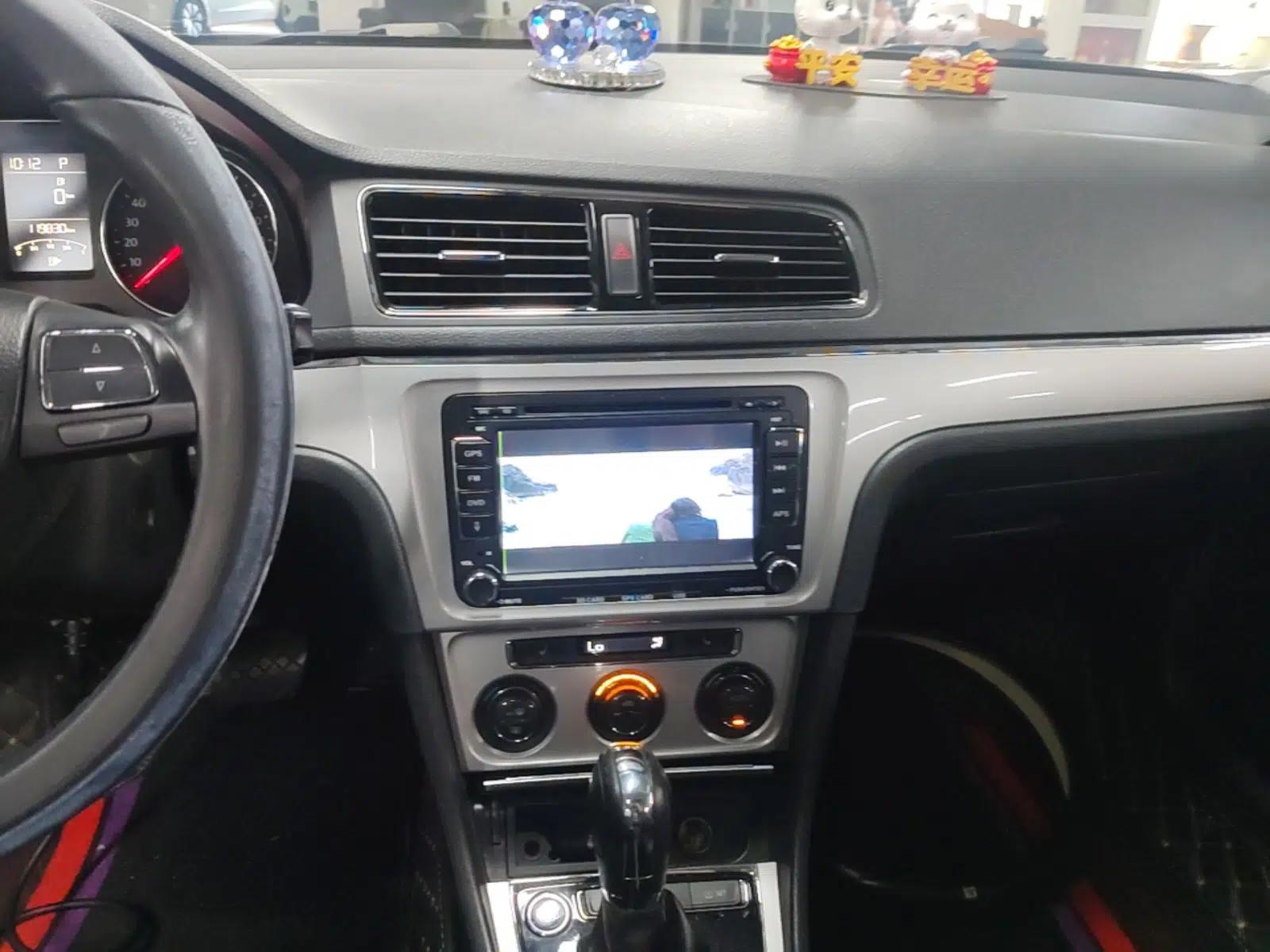 Volkswagen Gran Lavida 2013 1.4 TSI Automatic Luxury Model — миниатюра 15