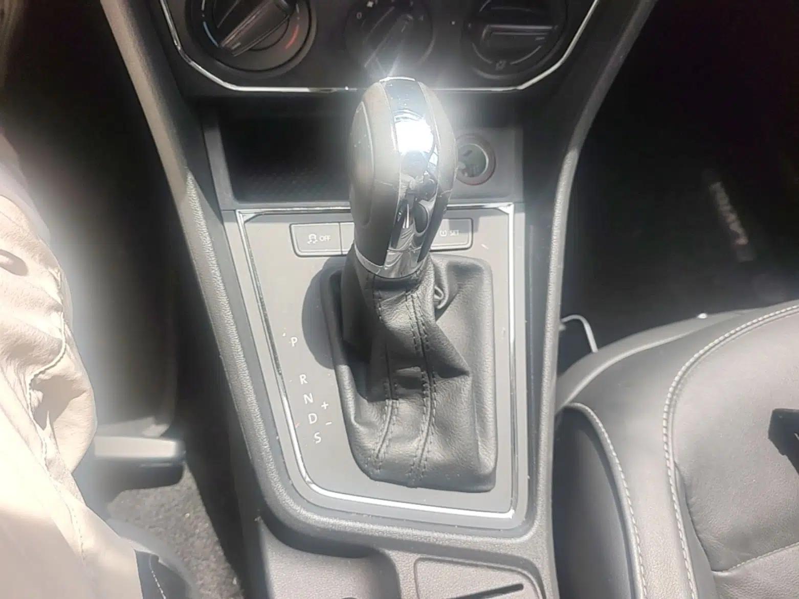 Volkswagen Gran Lavida 2015 1.6L Automatic Comfort Edition — миниатюра 11