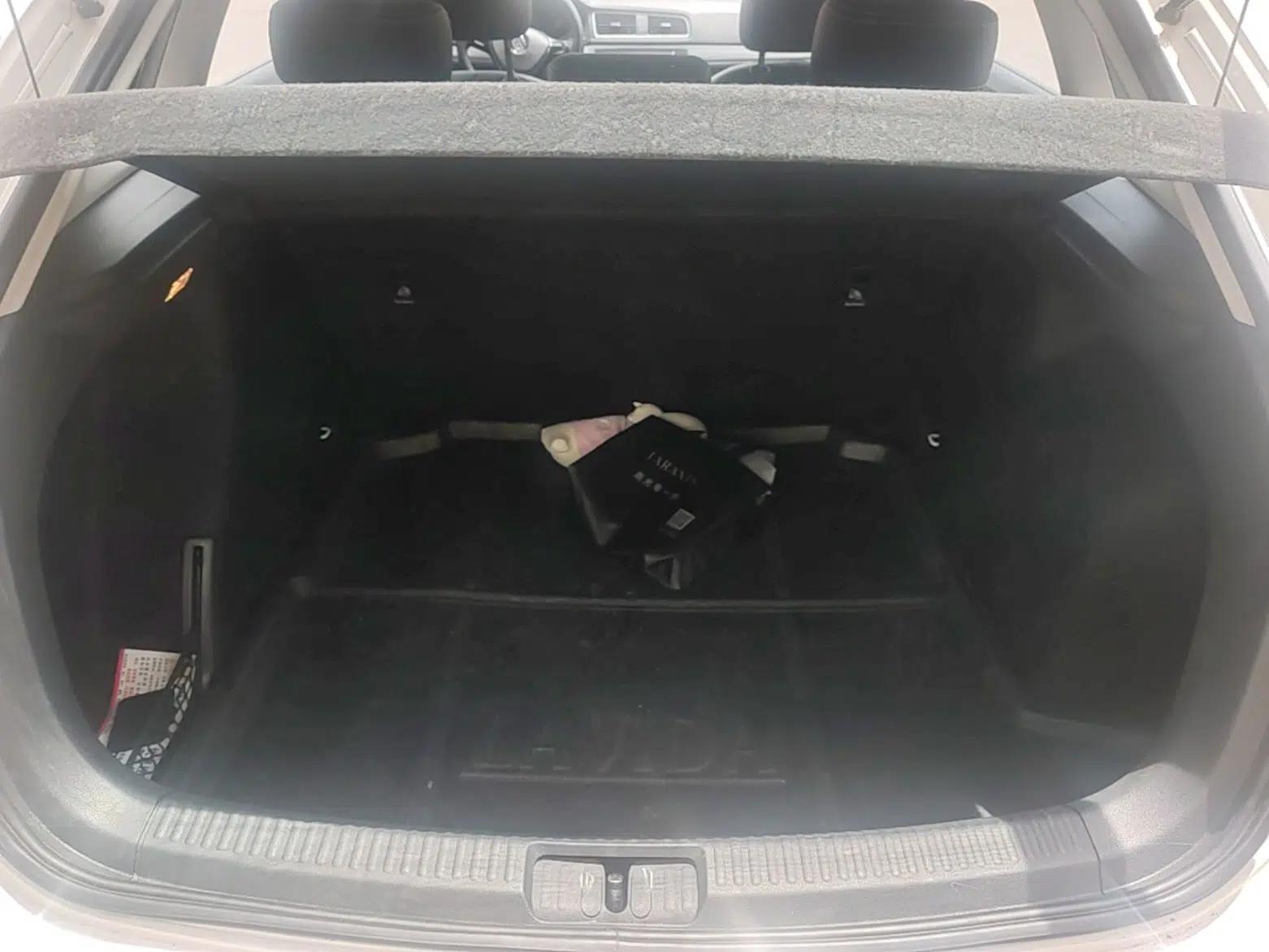 Volkswagen Gran Lavida 2015 1.6L Automatic Comfort Edition — миниатюра 14