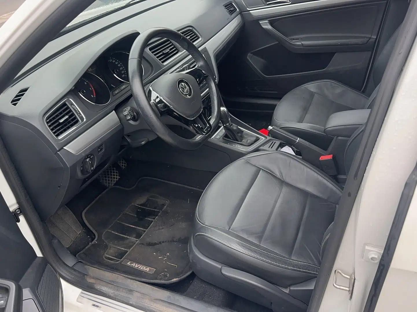 Volkswagen Gran Lavida 2015 1.6L Automatic Comfort Edition — миниатюра 16