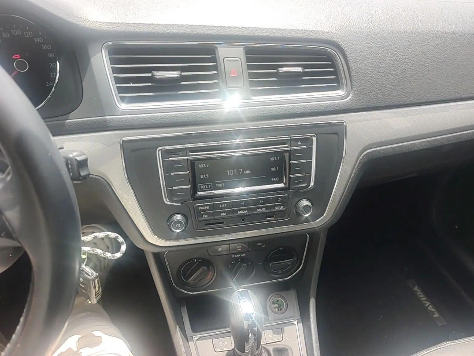 Volkswagen Gran Lavida 2015 1.6L Automatic Comfort Edition — миниатюра 10